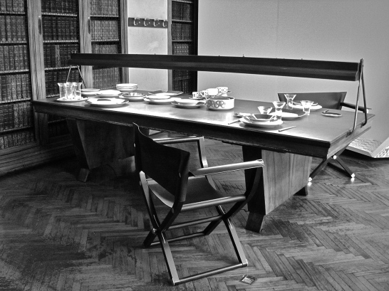 Milano - Circolo Filologico Fuorisalone2013- Hermès - servizio da tavola in biblioteca.2